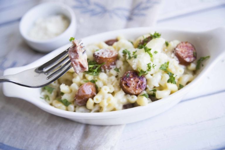 Macaroni au fromage au chou-fleur et saucisses fumées / Cinq Fourchettes
