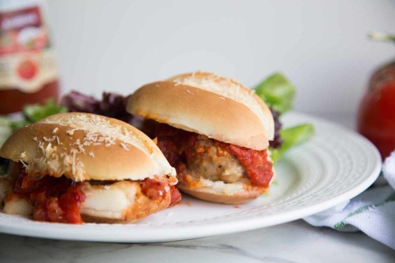 Sliders au poulet Une recette de base pour vous sauver du temps à la rentrée Cinq Fourchettes