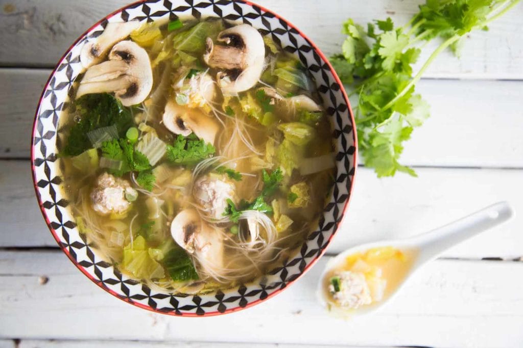 Soupe-repas aux boulettes d'inspiration vietnamienne Cinq Fourchettes