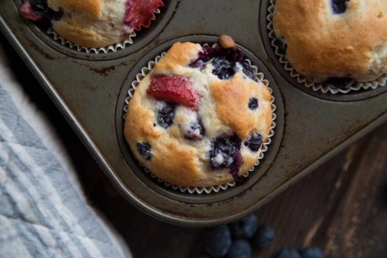 Muffins aux petits fruits pour passer ses restes de congélo ! Cinq Fourchettes