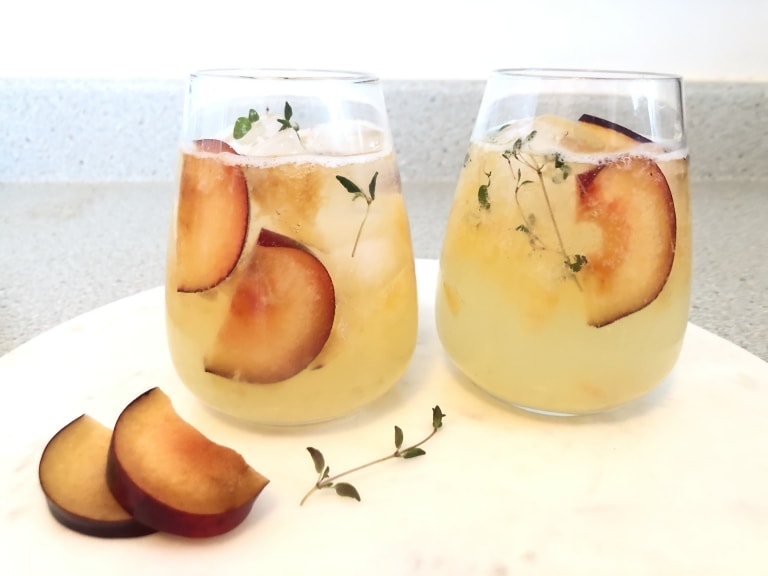 Smash au prosecco, à la prune et au thym Cinq Fourchettes
