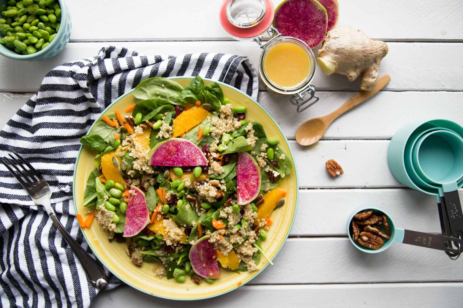 Salade d’épinards, quinoa et vinaigrette à l’orange Cinq Fourchettes