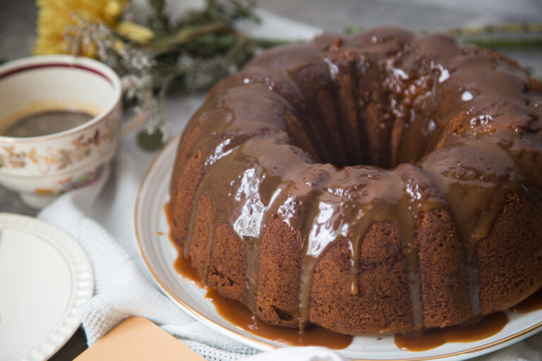 gâteau à la citrouille pumpkin cake caramel salé salted sauce recette recipe Cinq Fourchettes