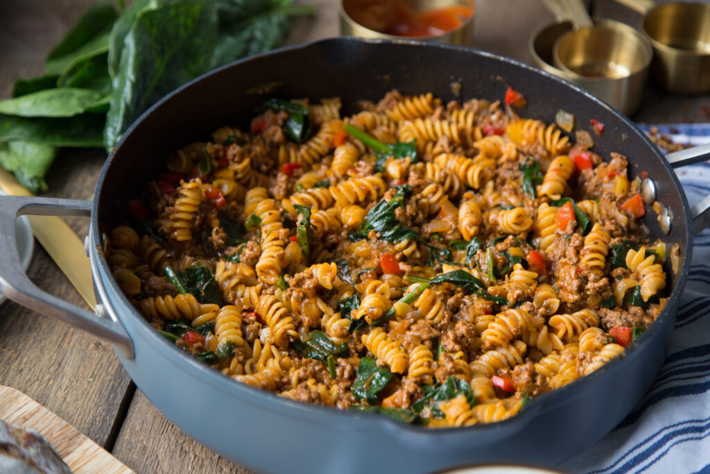 pâtes à la viande simple économique tomates épinards pasta meat easy cheap tomato spinach recette recipe Cinq Fourchettes