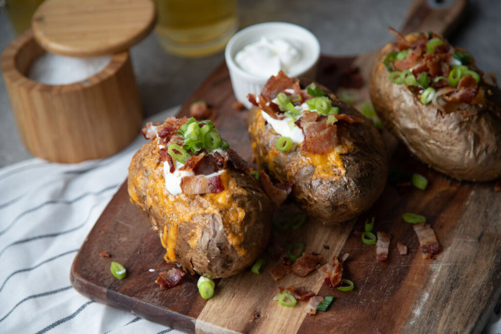 pommes de terre toutes garnies patate au four air fryer friteuse à air recette facile baked potato recipe Cinq Fourchettes