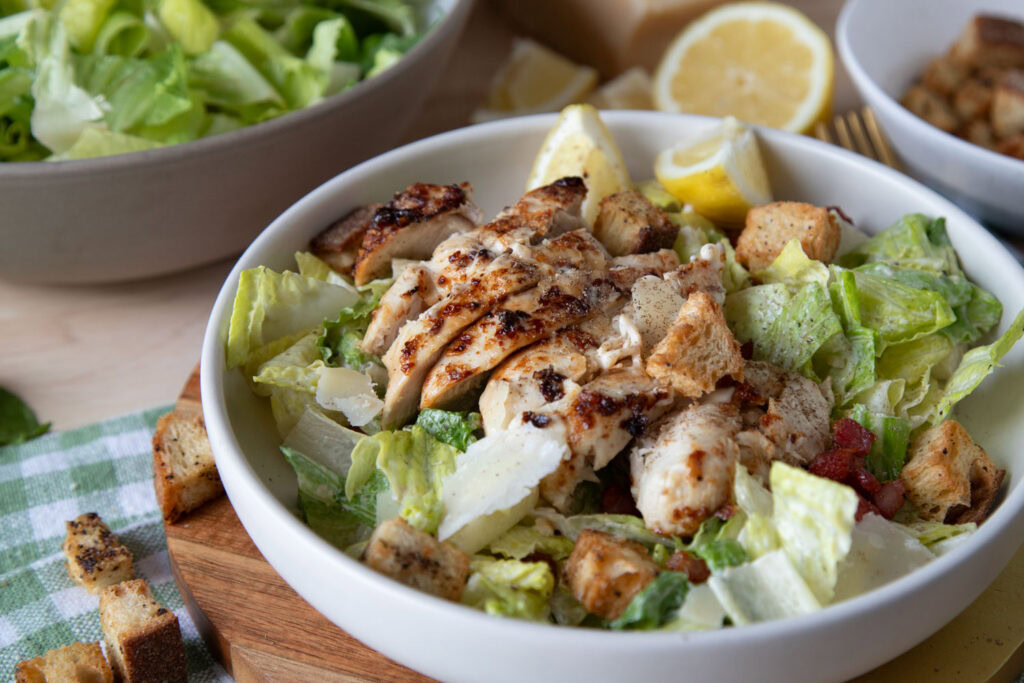 salade césar au poulet crouton maison air fryer cinq fourchettes recettes